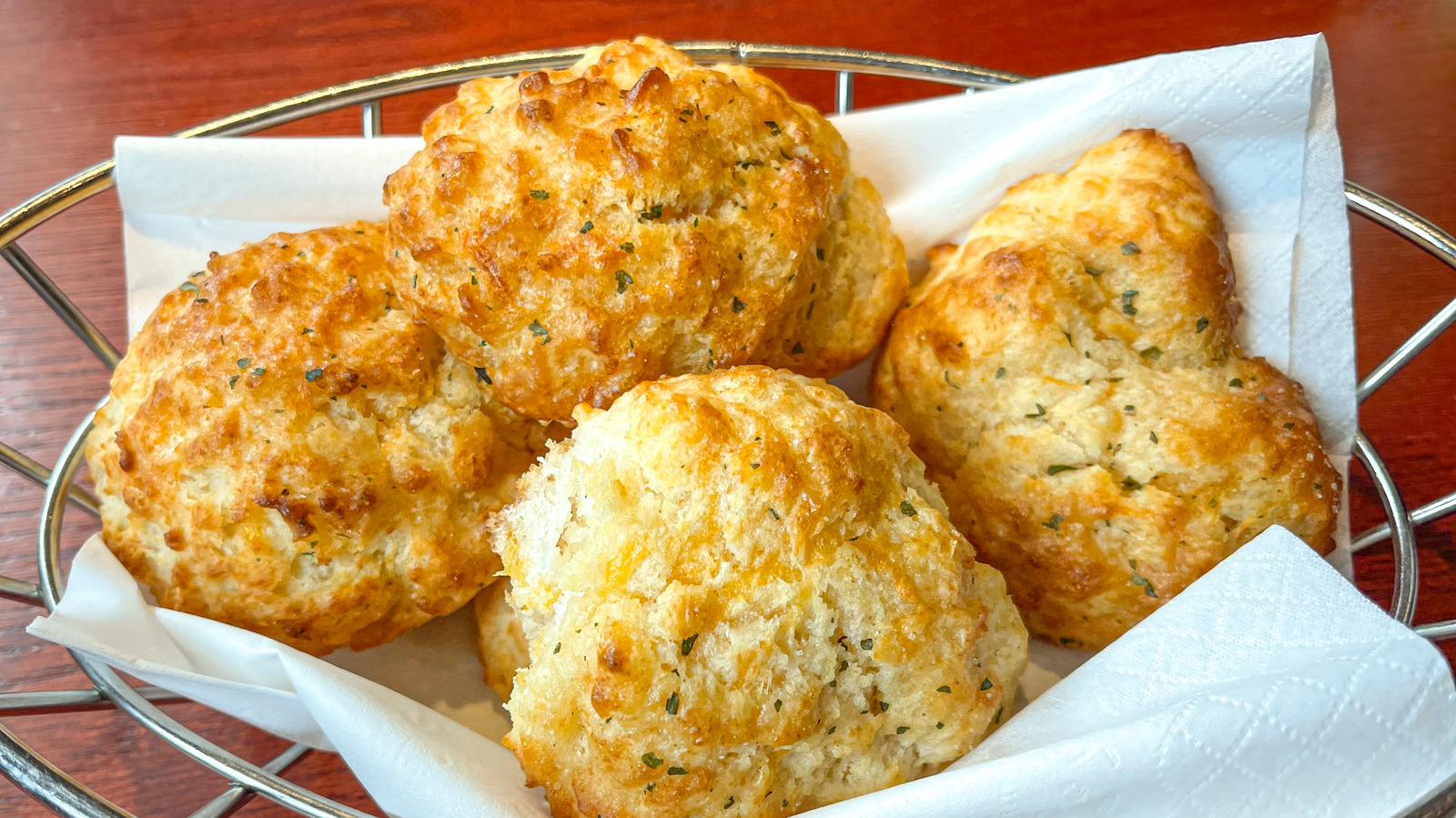 How To Use Red Lobster Cheddar Bay Biscuits In Sliders And More